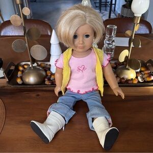 American Girl Doll w/2 Outfits & Accessories EUC